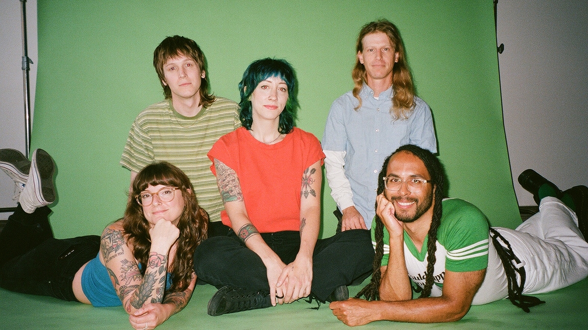 Gladie annonce l'album produit par Jeff Rosenstock, No Need to Be Lonely