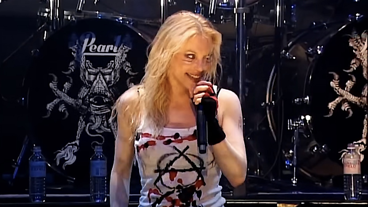 Angela Gossow dément les rumeurs selon lesquelles elle aurait rejoint Arch Enemy : "Ce n'est pas moi"