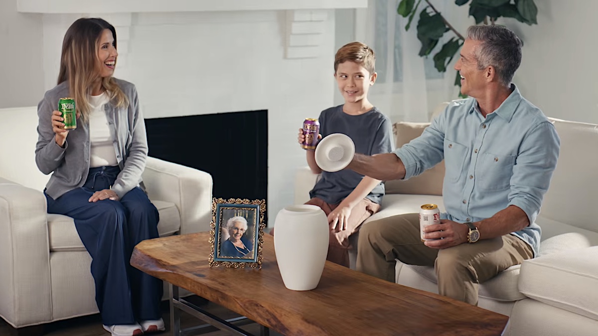 Liquid Death et Spotify dévoilent la toute première urne de streaming musical