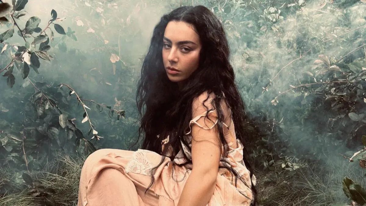 Charli XCX dévoile un nouvel album Wuthering Heights : Stream