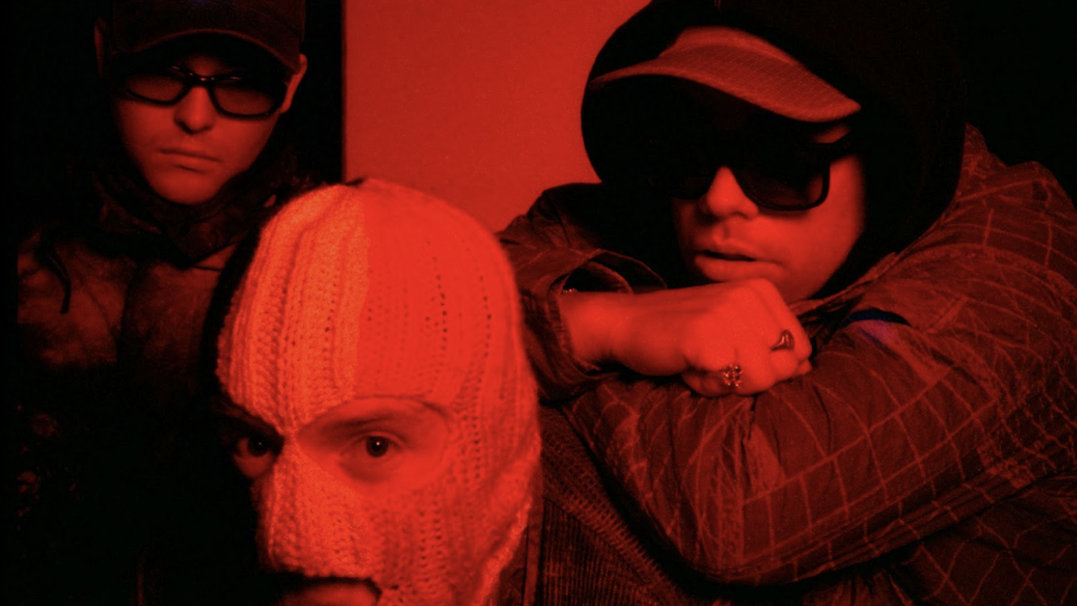 Kneecap Explorez le passé de l'Irlande sur "Smugglers & Scholars" : streaming