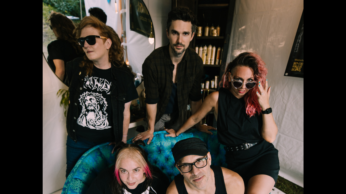 War on Women annonce un nouvel album et libère "Messages Unsent"