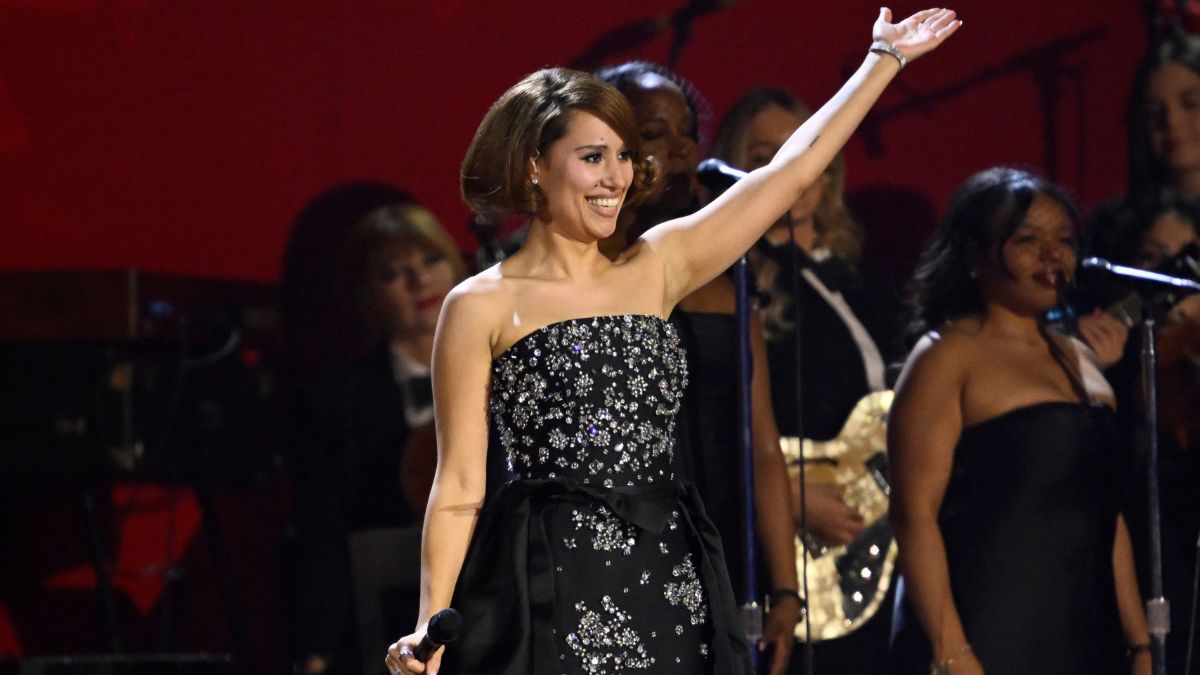 RAYE interprète "Où est mon mari !" et "Nightingale Lane" aux BRIT Awards 2026 : regardez