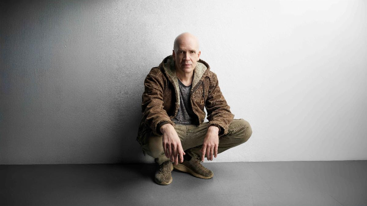 Devin Townsend annonce un nouvel album The Moth et partage "Enter the City"