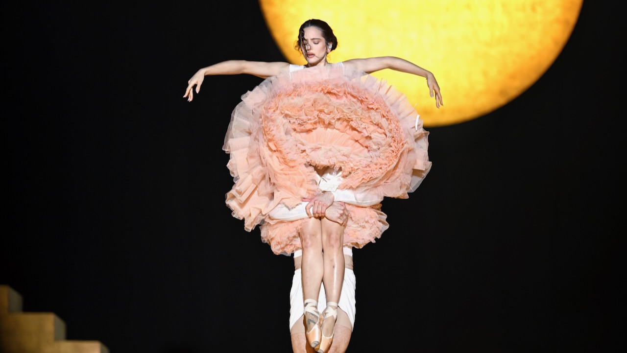 Le "LUX Tour" de Rosalía est un spectacle en cinq actes : setlist + vidéo