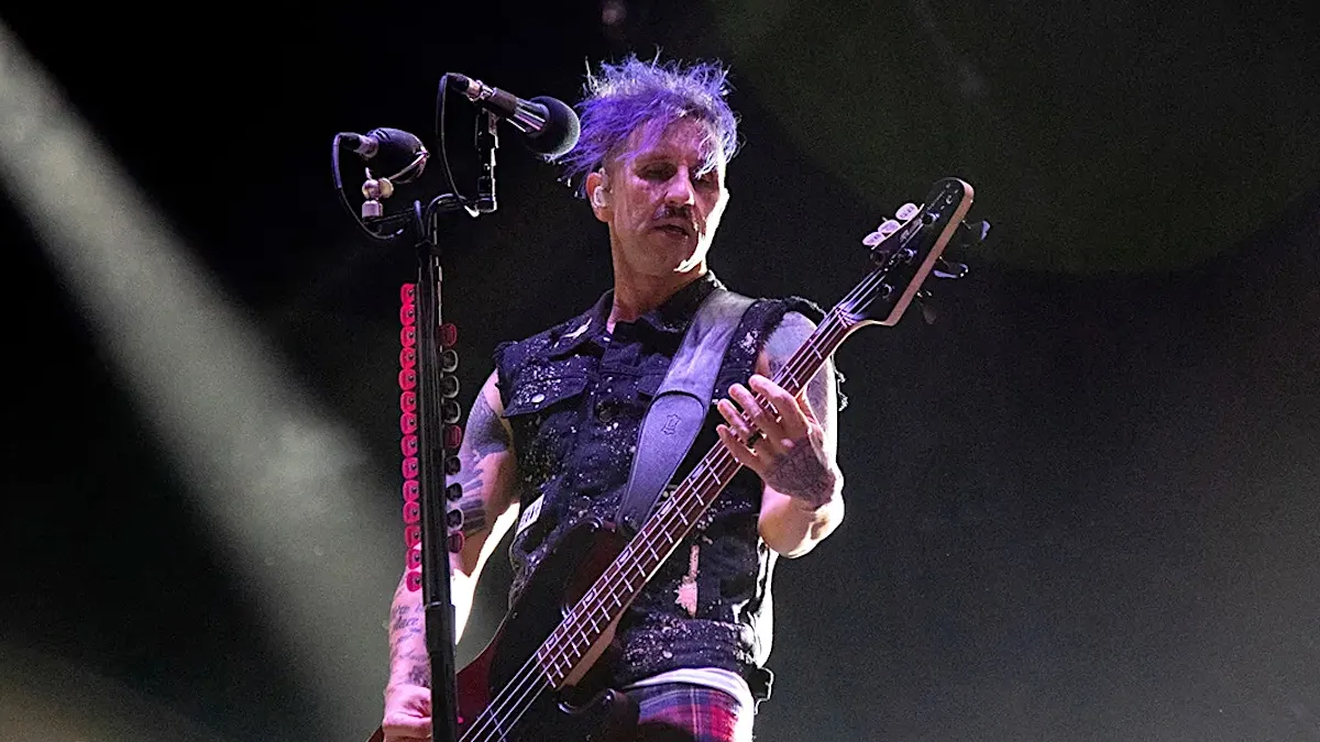 Eric Bass de Shinedown s'éloigne de la tournée en raison d'un "accident de santé mentale assez grave"
