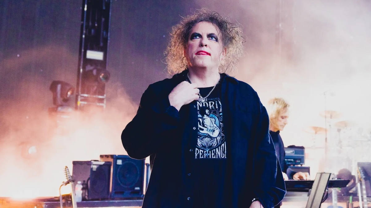Robert Smith critique la FIFA pour son tout premier spectacle à la mi-temps de la finale de la Coupe du monde