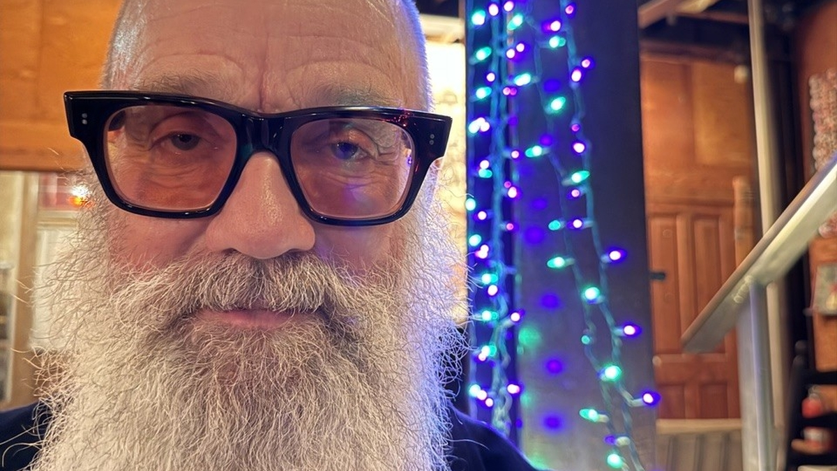 Michael Stipe présente un album solo avec la nouvelle chanson "Hum Desiderata"