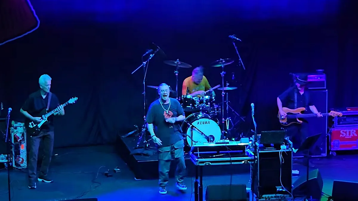 Tomahawk joue son premier concert en 13 ans alors qu'il lance sa tournée avec Melvins