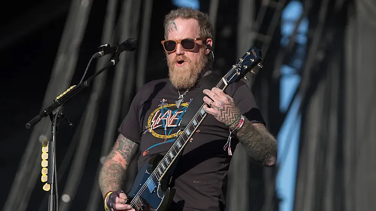 West End Motel et Matt Pike rendent hommage à Brent Hinds de Mastodon avec "Return of the Kid"