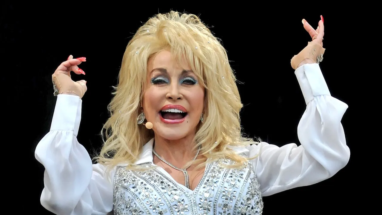 Dolly Parton est devenue l'artiste la plus écoutée au monde après sa mort
