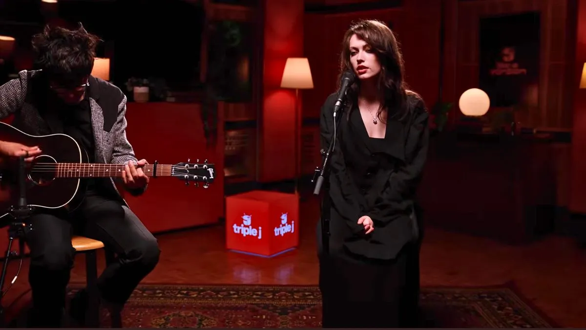 Violet Grohl propose une reprise rêveuse du "High" de The Cure pour Like a Version : regardez