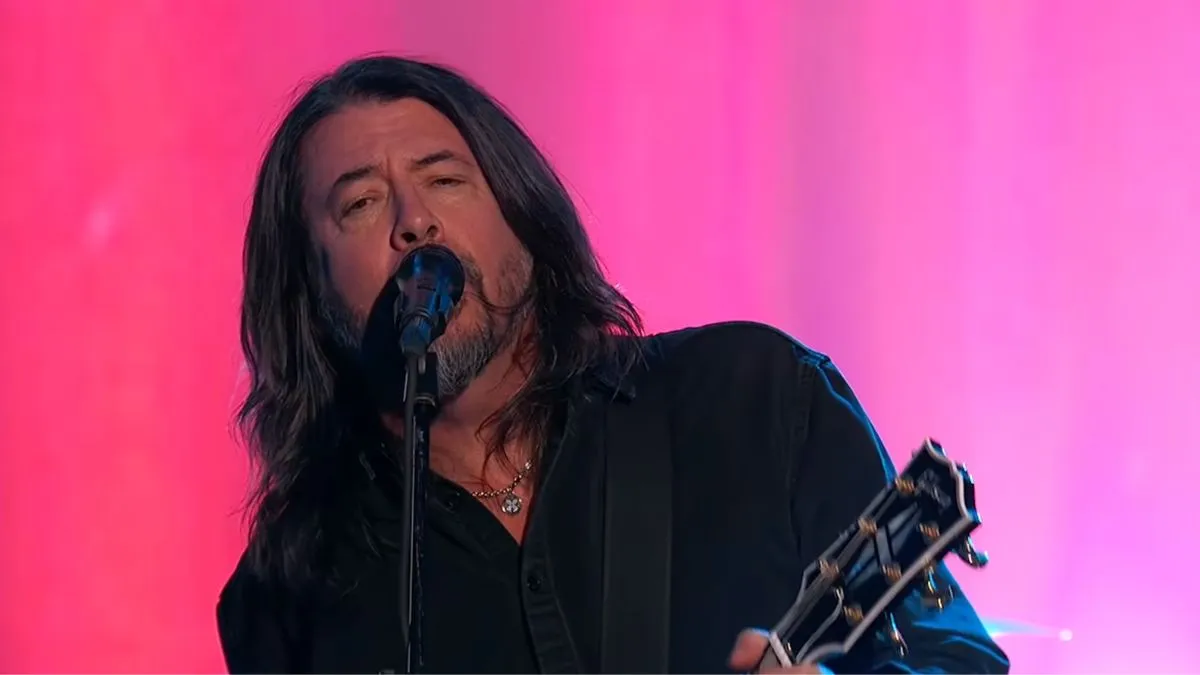 Les Foo Fighters clôturent le rachat de Kimmel avec une reprise de "Baker Street" : regardez