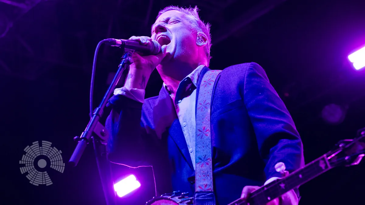 Modest Mouse se produit sur le toit du Pier 17 à New York : photos + setlist