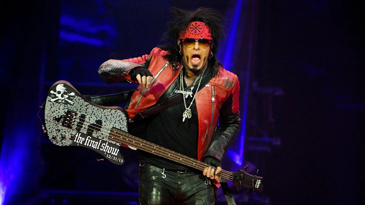 Nikki Sixx : J'ai joué de la basse sur tous les albums de Mötley Crüe