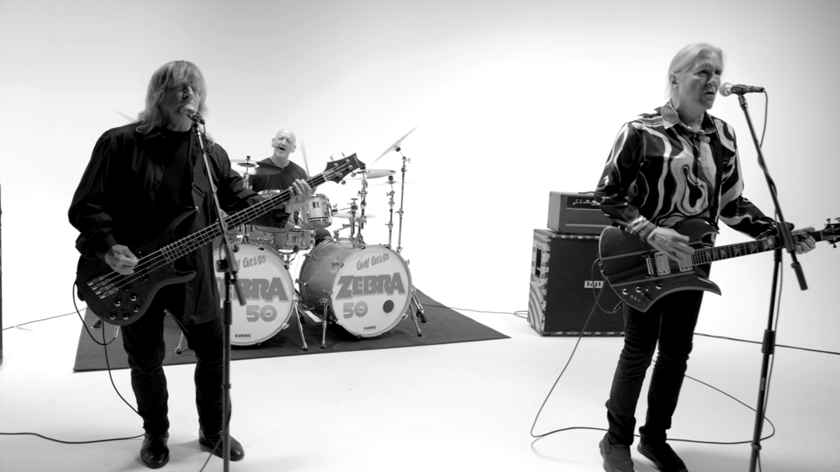 Zebra annonce son premier nouvel album en 23 ans et dévoile « Walk With You », co-écrit avec Paul Stanley